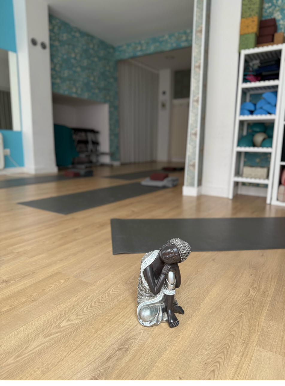 Por qué el yoga en grupos reducidos es más efectivo